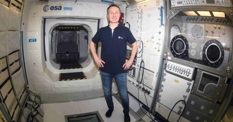 Maurer fliegt Ende des Jahres auf die ISS. Foto: Felix Hörhager/dpa-Bildfunk