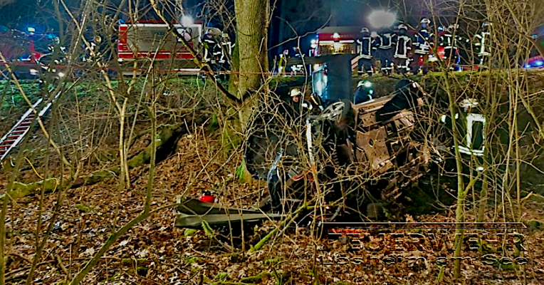 Im Bild: der verunfallte Wagen. Foto: Feuerwehr Losheim am See