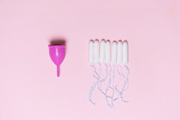 An der Universität des Saarlandes soll es nach AStA und Gleichstellungsbüro kostenlose Periodenartikel wie Tampons und Menstruationstassen geben. Symbolfoto: Pexels