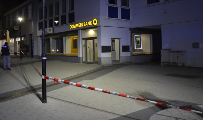 Die Sprengung ereignete sich in einer Filiale der "Commerzbank" in Homburg. Foto: BeckerBredel
