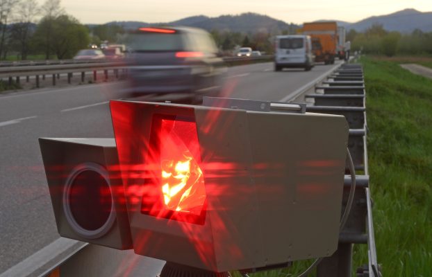 Die Polizei im Saarland führt täglich Geschwindigkeitskontrollen durch. Symbolfoto: Patrick Seeger/dpa-Bildfunk