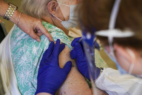 Durch die Impfung der Ü-80-Jährigen sinkt in Deutschland die Hospitalisierungsrate von Covid-Infizierten. Symbolfoto: Martha Asencio Rhine/dpa-Bildfunk