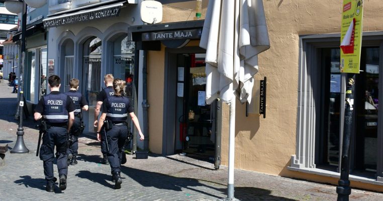 Die Polizei in Saarbrücken musste eine Ansammlung von 17 Personen aus der Querdenker-Szene auflösen. Archivfoto: BeckerBredel