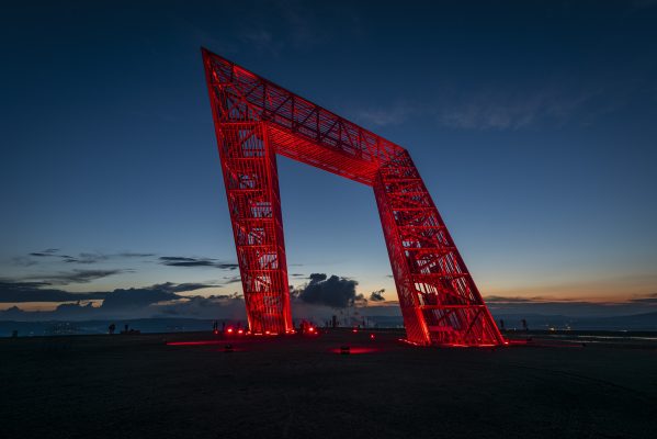 Das Saarpolygon und andere Bauwerke im Saarland erstrahlten in der Nacht in Rot als Zeichen der Solidarität für die Veranstaltungsbranche. Foto: BeckerBredel