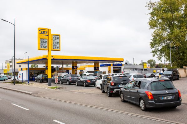 Der Kraftstoffpreis in Deutschland ist wieder deutlich angezogen. Preise wie im Bild sind an den Zapfsäulen derzeit nicht zu erwarten. Symbolfoto: picture alliance/dpa | Philipp von Ditfurth