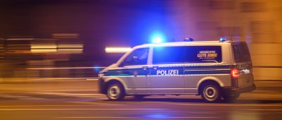 Die Polizei musste am gestrigem Samstagabend (03.07.2021) gegen einen Randalierer in Schwalbach-Hülzweiler vorgehen. Symbolfoto: picture alliance/dpa/dpa-Zentralbild | Robert Michael