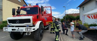 Die Feuerwehr St. Ingbert besuchte den neunjährigen Fabian zum Geburtstag. Foto: Stadt St. Ingbert