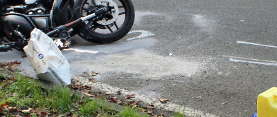 Es kam zu einem Zusammenstoß zwischen einem Motorrad und einem Pkw. Symbolfoto: Presseportal/Polizei Mettmann