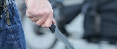 Mann überfällt Ex-Freundin in ihrer Wohnung in Saarbrücken - Frau geschlagen und mit Messer bedroht